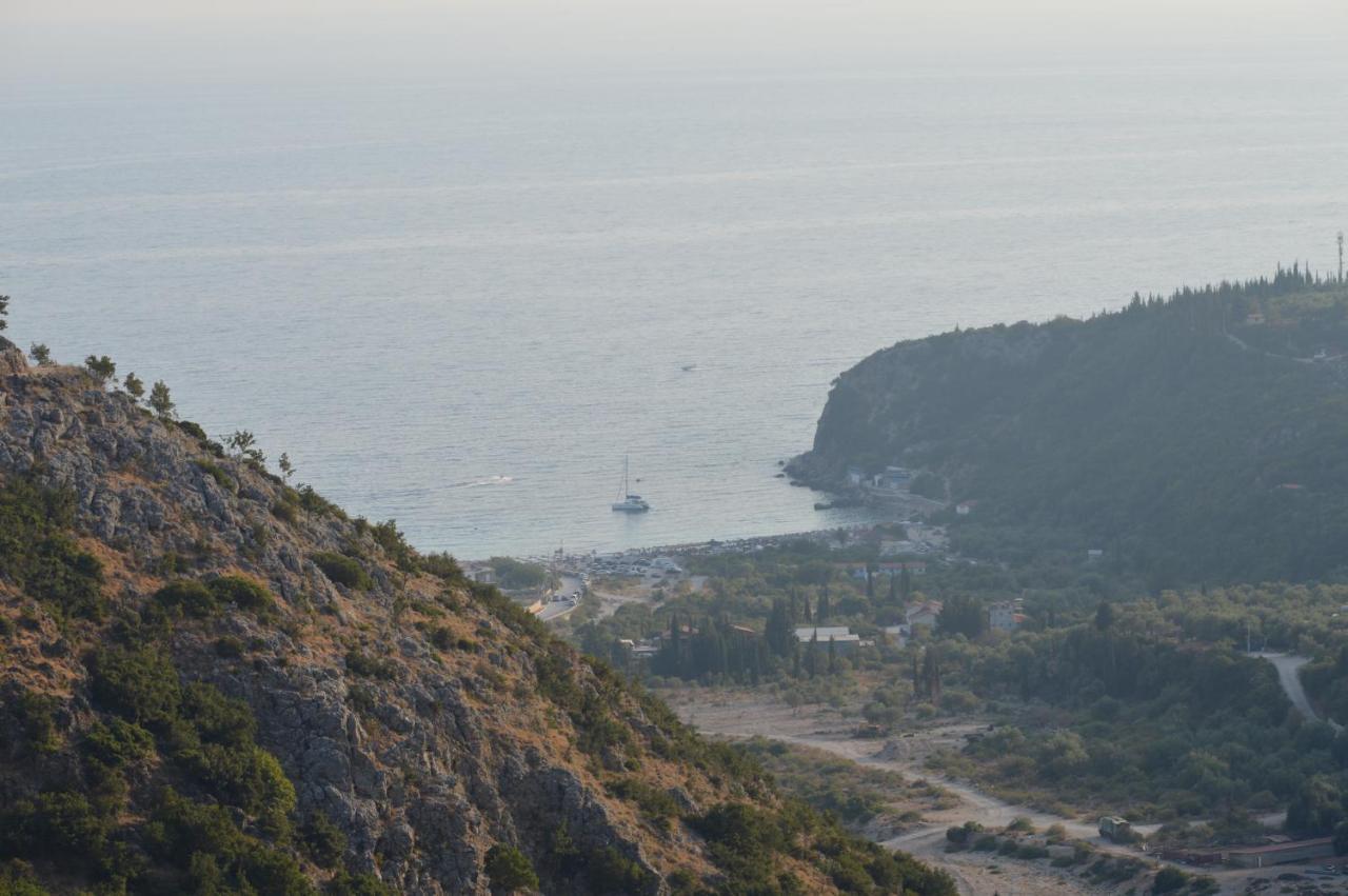Tolis Rooms Himare Exterior photo