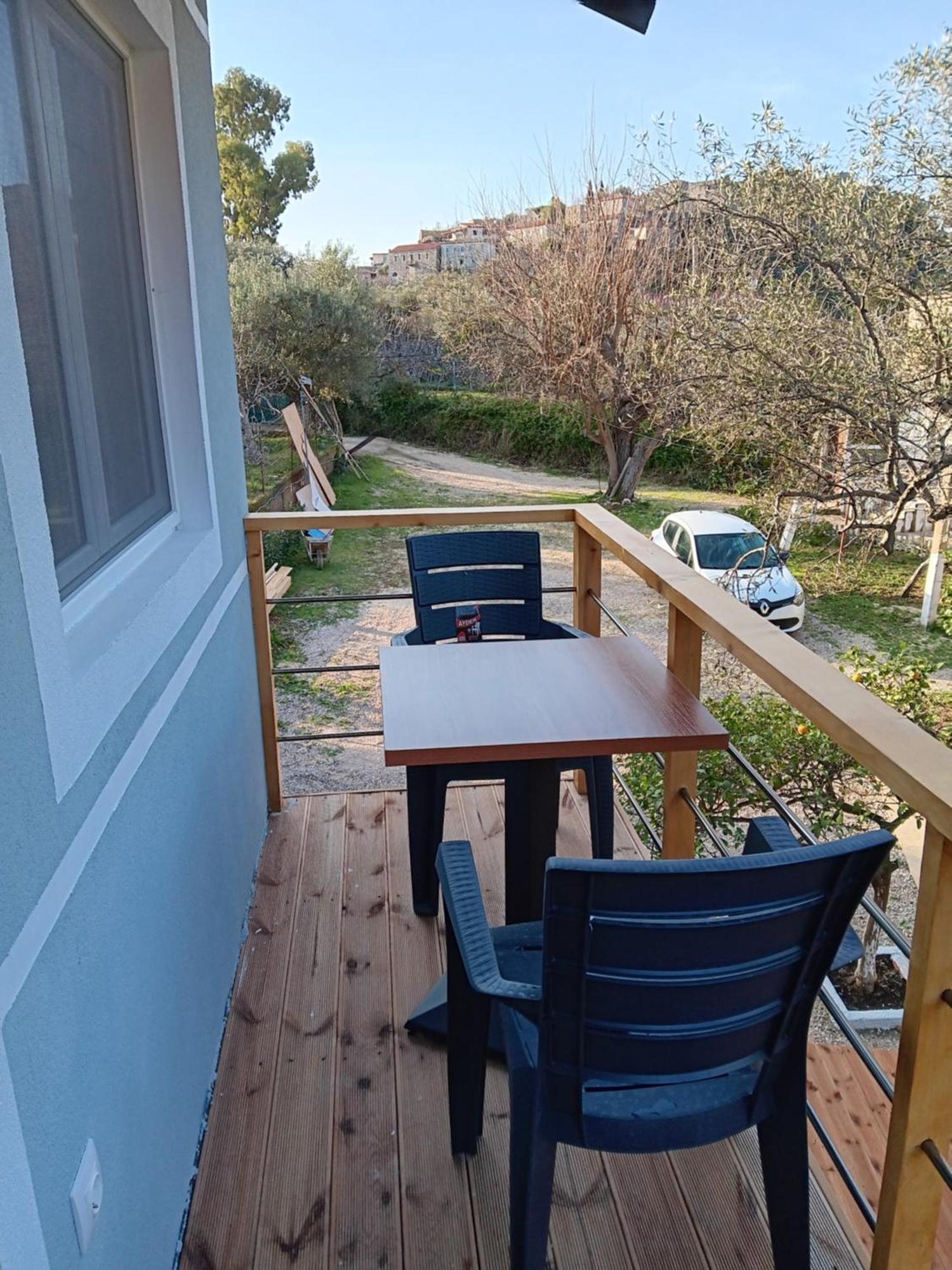Tolis Rooms Himare Exterior photo