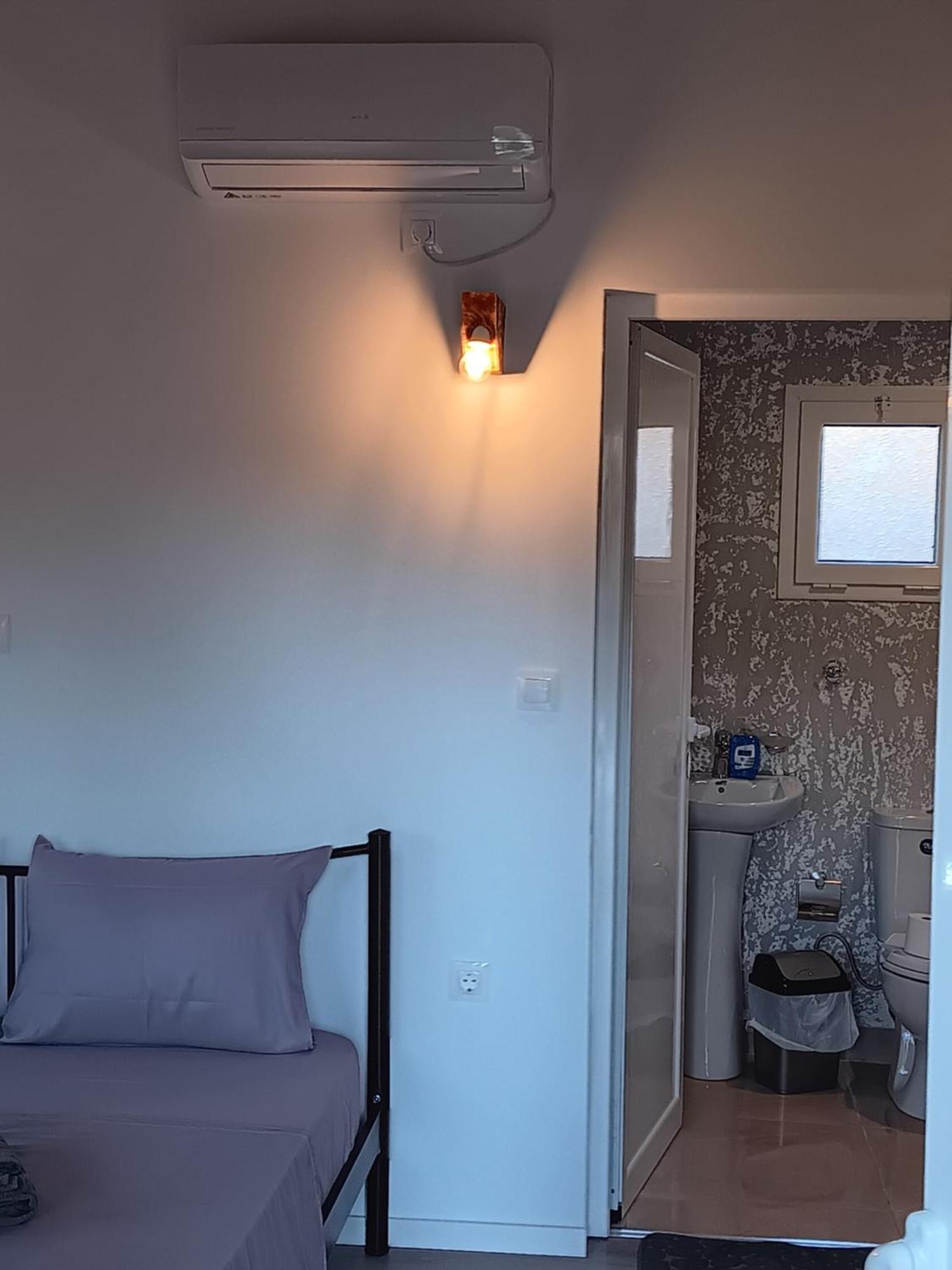 Tolis Rooms Himare Exterior photo